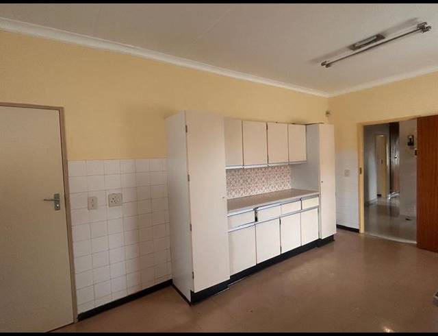 3 BEDROOM HOUSE FOR SALE IN KOSMOSPARK